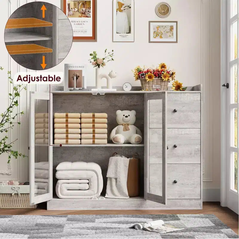 Credenza e mobile contenitore a buffet grigio 43 con design a ringhiera, ripiani regolabili e 3 cassetti per cucina, sala da pranzo e soggiorno