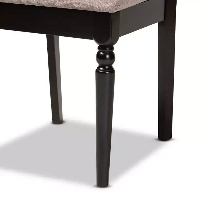 Set di 2 sedie da pranzo Renaud in tessuto con schienale traforato - Baxton Studio: legno di quercia, imbottitura in schiuma
