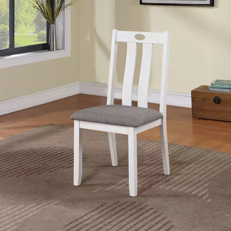 + Set da 5 pezzi Seawhisper per sala da pranzo, stile Transizionale, Bianco/Grigio: Legno massello, Sedie imbottite, Stile Cottage
