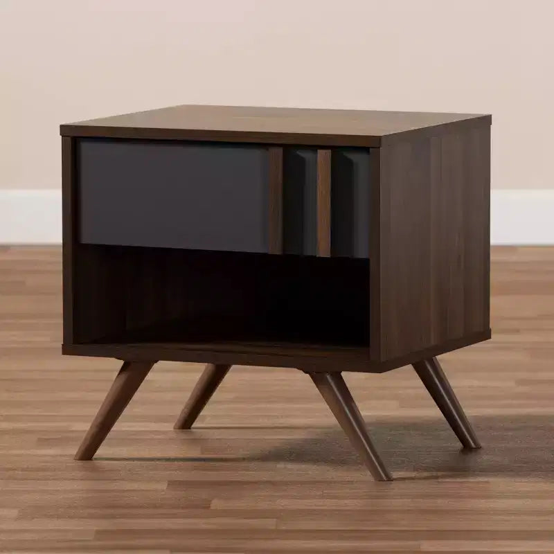 Comodino Naoki Bicolore Legno Grigio/Noce con 1 Cassetto - Baxton Studio: Contenitore Comodino, Gambe Oblique, Design Retrò